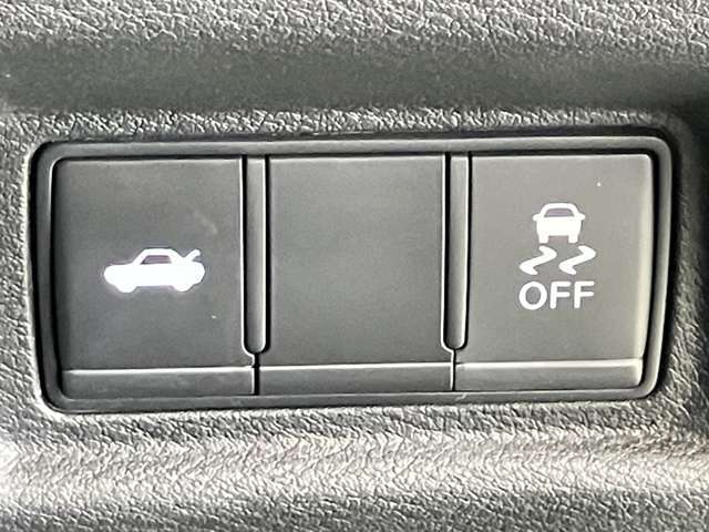 【横滑り防止機能】タイヤがぬかるみにはまってしまったときは抜け出しやすいように横滑り防止機能スイッチをOFFに！