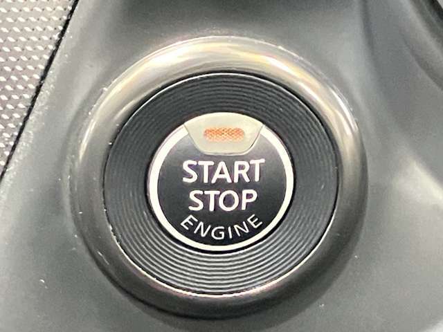 【プッシュ式エンジン・インテリジェントキー】プッシュ式エンジンスタートでブレーキを踏んでボタンを押すだけでエンジン始動がスムーズ！！鍵をカバンに入れているだけでエンジンの始動が可能★