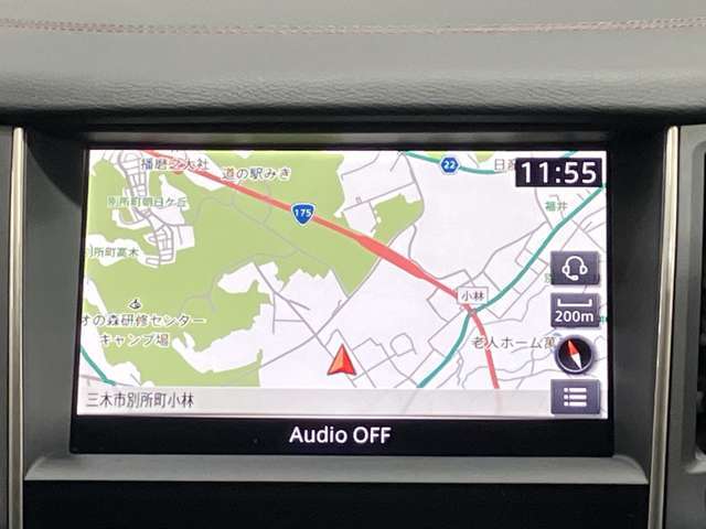 【大画面ツインディスプレイ】上画面（8インチワイド画面）地図、燃費情報など、常に表示しておきたい優先度の高い情報を表示するほか、音声認識など、ステアリングスイッチで操作可能な機能に関する情報表示。