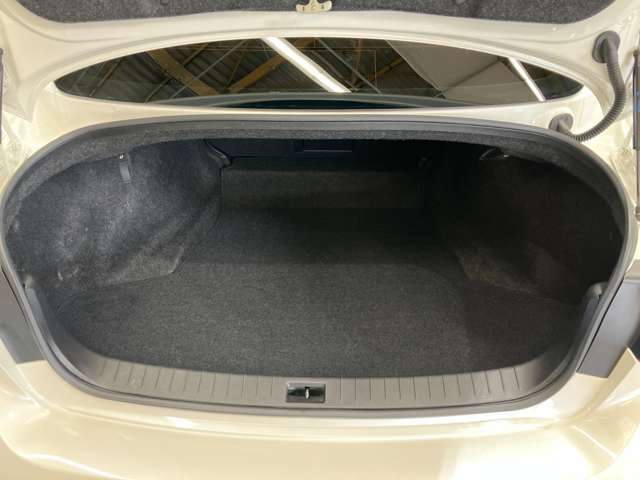 【トランクルーム】9インチゴルフバックを4個収納できるゆとりの容量！