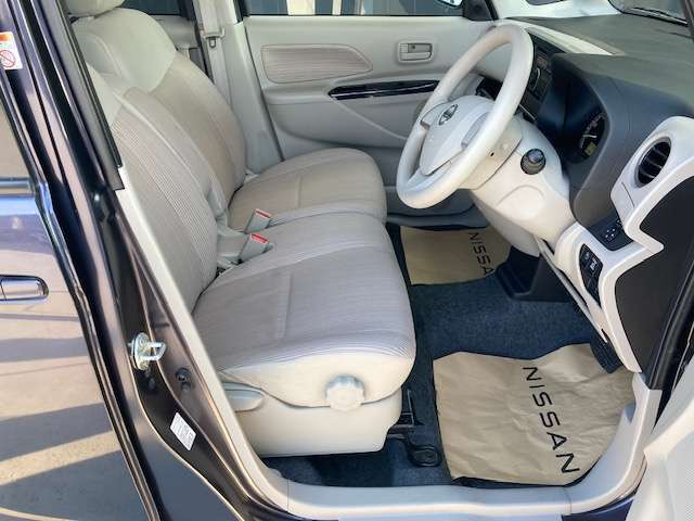イモビライザー装備。盗難に対する防御性能を高めるために、インテリジェントキーに送信機を内蔵し、あらかじめ登録されているインテリジェントキーを使用しないと、走行可能状態にできないシステムです。