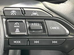 【レーダークルーズコントロール】高速道路での長距離走行が楽に！！自動で速度を保つクルーズコントロールが、衝突軽減システムと連携し、前方の車両を感知して車間を保つように速度調節してくれます！！