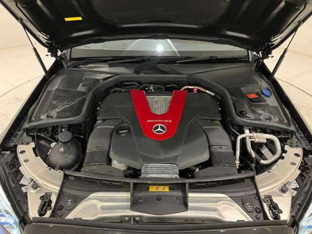 小型軽量なターボチャージャーの採用により優れた環境適合性と卓越したパフォーマンスを両立しています。