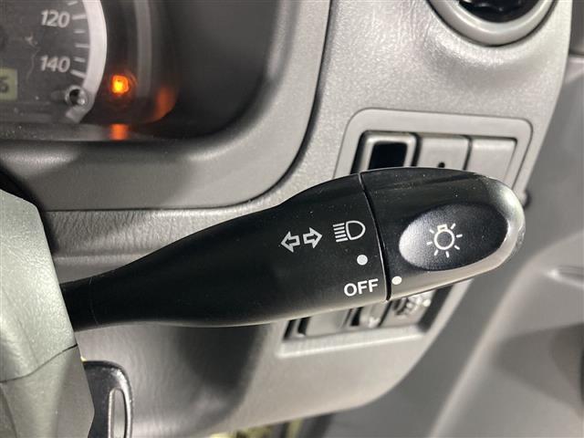 【運転席操作部】『運転席周辺の装備』の画像になります。快適なドライブを楽しむための機能が装備されています！運転席から触れるので使いやすいです！