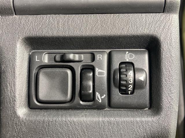 【運転席操作部】『運転席周辺の装備』の画像になります。快適なドライブを楽しむための機能が装備されています！運転席から触れるので使いやすいです！