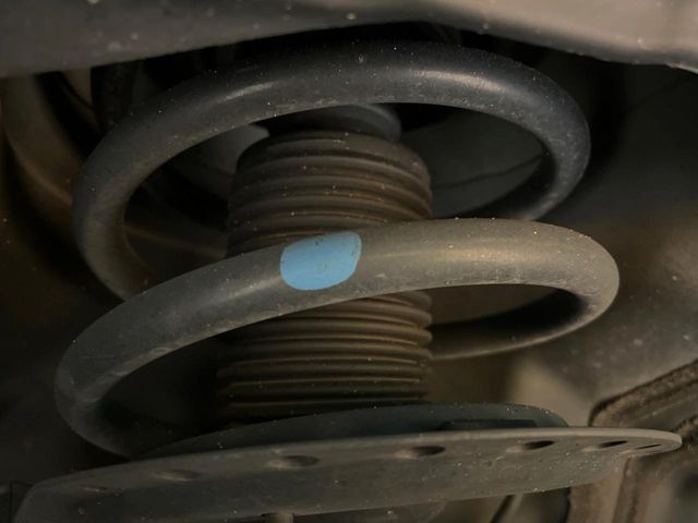 お車を安心してお乗りいただく為には、足回りの定期点検が欠かせません。サービスサポート（有償保証）では無料点検もご提供しており、安心のカーライフをお過ごしいただけるサポート体制が整っています。