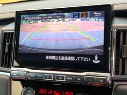 【バックカメラ】駐車時に後方がリアルタイム映像で確認できます。大型商業施設や立体駐車場での駐車時や、夜間のバック時に大活躍！運転スキルに関わらず、今や必須となった装備のひとつです！