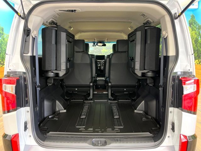 普段のお買い物や通勤、送迎等に十分な荷室スペースを確保しております。セカンドシートを倒すと、大きな荷物の積載も可能です♪