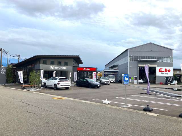 EV（電気自動車）を中心に扱う富山県の店舗です。