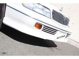 大変希少な純正オプションのフロントスポイラーが装着されております(^^♪