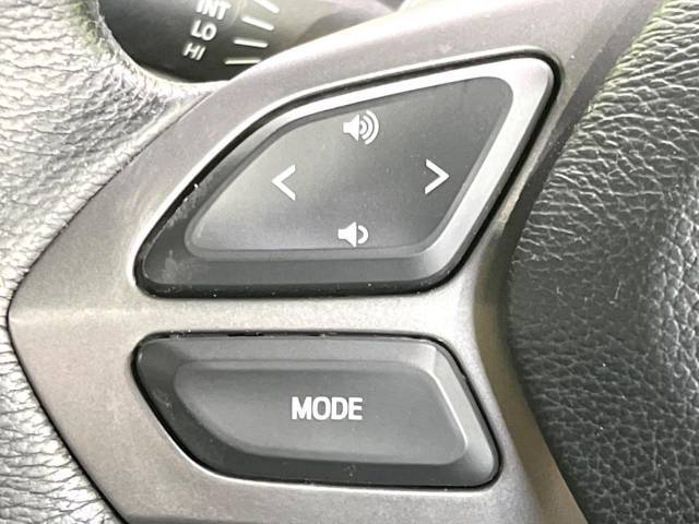 【ステアリングスイッチ】運転中、前方から目線をそらすことなく、オーディオ等の操作が可能な便利機能！安心＆快適なドライブを演出してくれます♪
