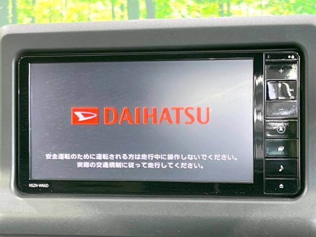【純正ナビ】人気の純正ナビを装備。オーディオ機能も充実しており、Bluetooth接続すればお持ちのスマホやMP3プレイヤーの音楽を再生可能！毎日の運転がさらに楽しくなります！！