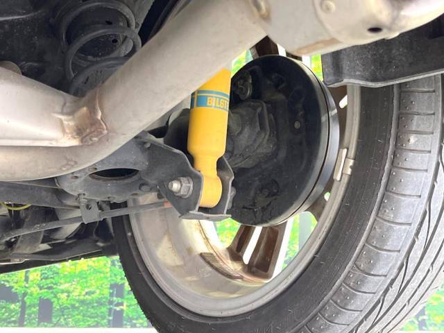 お車を安心してお乗りいただく為には、足回りの定期点検が欠かせません。サービスサポート（有償保証）では無料点検もご提供しており、安心のカーライフをお過ごしいただけるサポート体制が整っています。