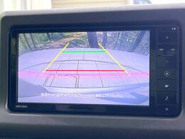 【バックカメラ】駐車時に後方がリアルタイム映像で確認できます。大型商業施設や立体駐車場での駐車時や、夜間のバック時に大活躍！運転スキルに関わらず、今や必須となった装備のひとつです！