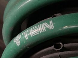 【TEIN車高調】車高が低くなり、スタイリッシュな見た目となっております。車両の重心が下がる事で、走行時の安定性も向上します♪