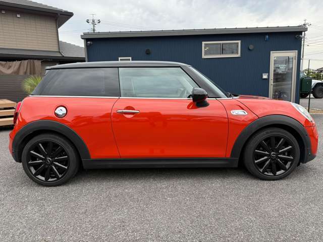 弊社のHPです！　http://www.junk-automotive.com/ぜひご覧ください♪