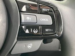 【アダプティブクルーズコントロール】高速道路での長距離走行が楽に！！自動で速度を保つクルーズコントロールが、衝突軽減システムと連携し、前方の車両を感知して車間を保つように速度調節してくれます！！