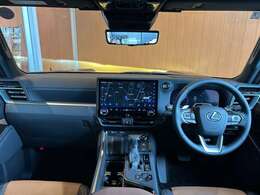 全体を俯瞰してみるとよく分かる、細部までこだわったデザインです！ドライバーの運転姿勢にもこだわっていることがよく分かります！