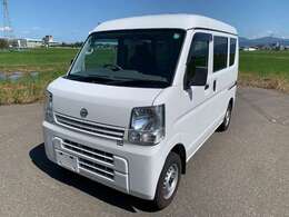 車両の品質管理は室内展示場を完備しておりますので、品質を保った状態の車両をご覧いただけます。