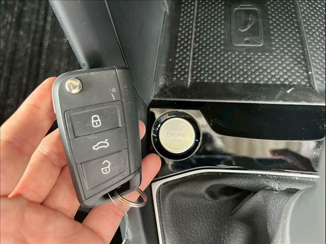車内へのアクセス楽々、今や必須アイテムの「スマートキー」には、キー複製防止「イモビライザー」まで備わっております。