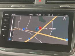 タッチスクリーンを採用。従来のナビゲーションシステムの域を超える、車両を総合的に管理するインフォテイメントシステムです。