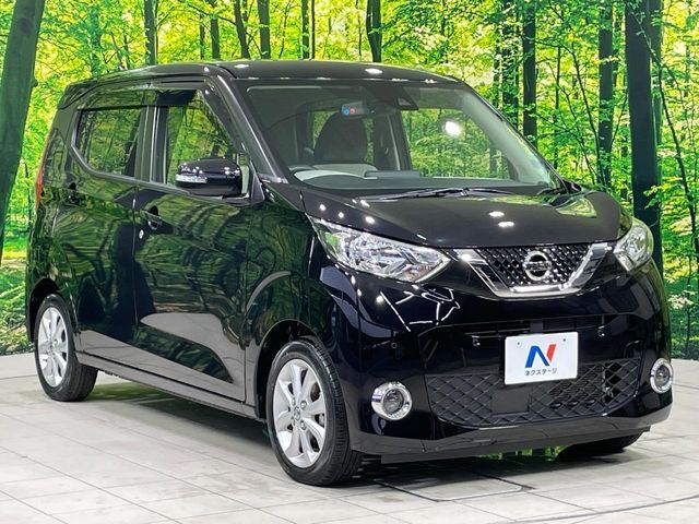 大好評のボディコーティング「弾スプラッシュコート」もご納車までに施工可能。通常のガラスコートと異なる、耐久年数6年の無機質ガラスコーティングが、ボディをキレイな状態に保ってくれます。