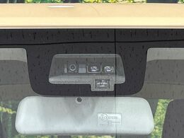 【スズキ　セーフティサポート】走行中に前方の車両等を認識し、衝突しそうな時は警報とブレーキで衝突回避と被害軽減をアシスト。より安全にドライブをお楽しみいただけます。