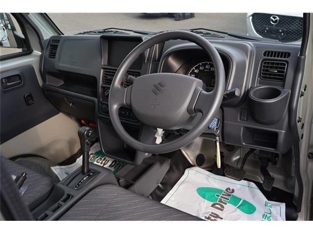前席全体　目線も高く広い視界で安心して運転することができますね！