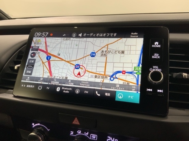 アップルカープレイ対応純正ナビ搭載です。知らない道も安心ですね！
