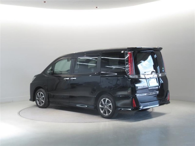 トヨタ高品質中古車洗浄「まるまるクリン」　外装はもちろん、内装はシートを外して見えないところまで徹底洗浄！お客様に責任を持って安心と美しさをお届けします！