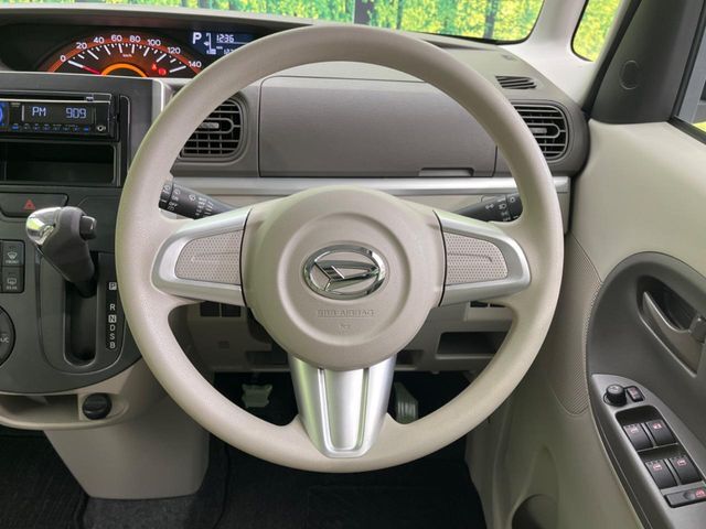 インテリアに合わせたデザインのステアリングは、運転される方のことも考え、運転しやすい形状、大きさです。是非一度、実際に触ってお確かめください。