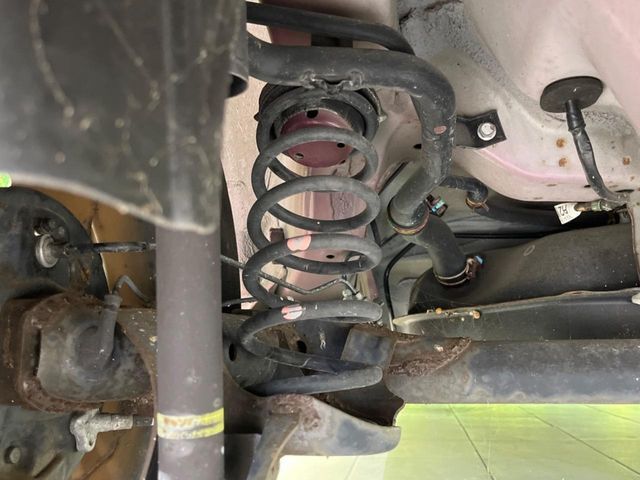 お車を安心してお乗りいただく為には、足回りの定期点検が欠かせません。サービスサポート（有償保証）では無料点検もご提供しており、安心のカーライフをお過ごしいただけるサポート体制が整っています。