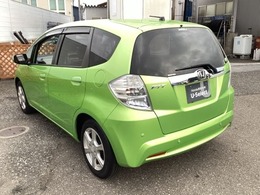 自社整備工場で点検整備をおこなってからお渡ししています。車検が残っている場合は『12ヶ月点検整備』を、車検整備付きの場合は『車検整備』をおこないます。整備費用は車両本体価格に含まれています。