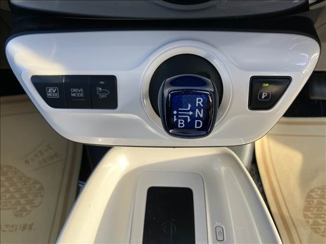 ★EV MODE★エンジンを停止させて電気モータのみで燃費良く走行することができます♪
