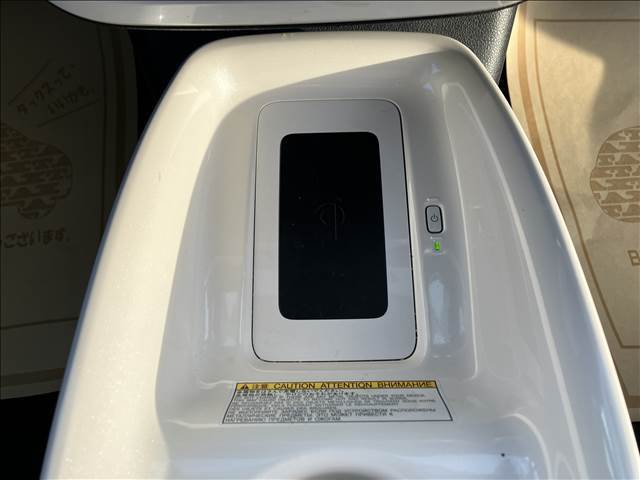 ★ワイヤレス充電★コードを探す手間なし！スマートフォンをお持ちの方に便利です♪