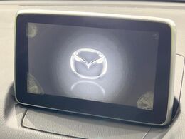 【メーカー純正ナビ】インテリアに溶け込むスタイリッシュな「専用設計」メーカーナビを装備♪視認性や操作性など基本性能にも優れ、より上質なカーライフをお楽しみいただけます。