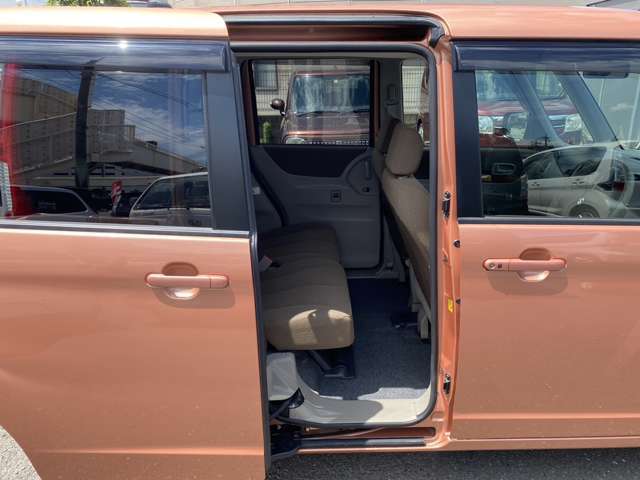 お車の状態は内外装共にとても綺麗な状態を保っておりますので私共でも自信を持ってお薦め出来る1台です！！