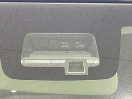 【スズキ　セーフティサポート】走行中に前方の車両等を認識し、衝突しそうな時は警報とブレーキで衝突回避と被害軽減をアシスト。より安全にドライブをお楽しみいただけます。