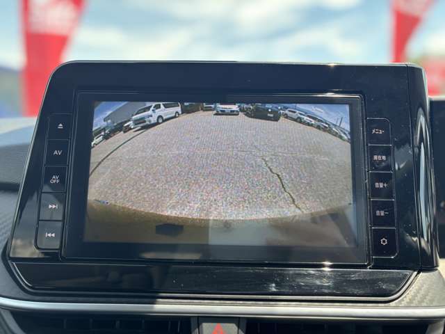 バックカメラ付き！綺麗な映像で、奥までしっかり確認できるので、駐車もラクラクです！