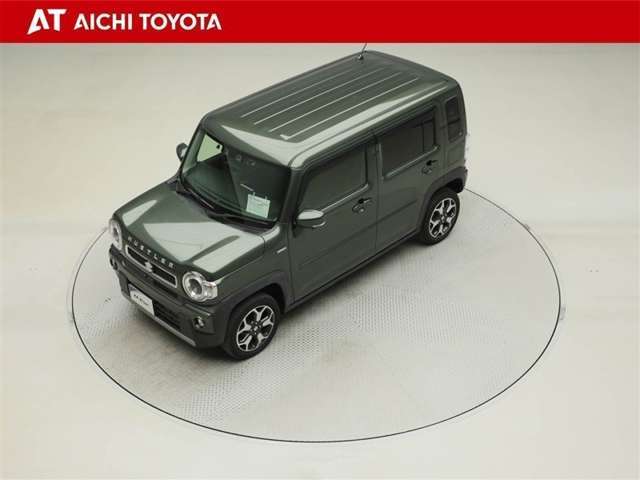 当社グループ会社のスズキ販売店より仕入れた中古車になります。クールカーキーパールメタリック（ZVD）の外装は、5年前の車から考えると、きれいだと思います。