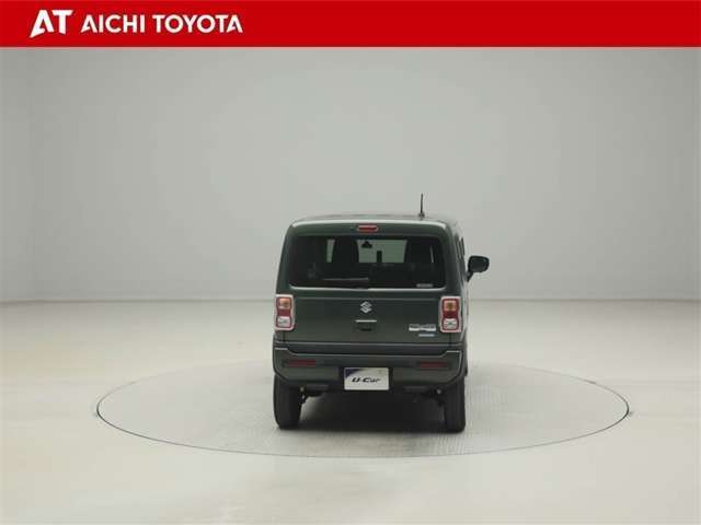 後方視界は、大きなバックドアガラスを採用し、十分確保されています。この車には、バックカメラとリヤセンサーが付いています。ご安心ください。