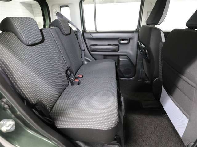 もちろん後席もきれいにリフレッシュ済み☆徹底洗浄、消臭・除菌も実施済みです。是非ご覧になってください♪