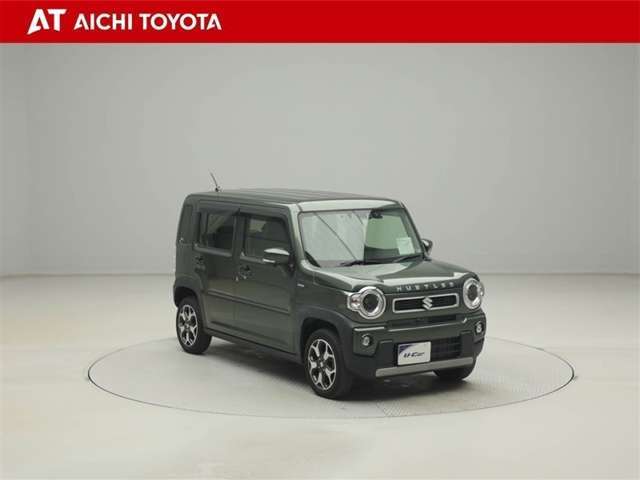 フロントガラス上部には、衝突被害軽減装置のデュアルカメラブレーキサポートがついています。また、前後2カメラのドライブレコーダーもついています。