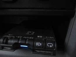 ETC。高速道路を利用する際、ノンストップで料金所を通過できます。別途セットアップ料金がかかります。