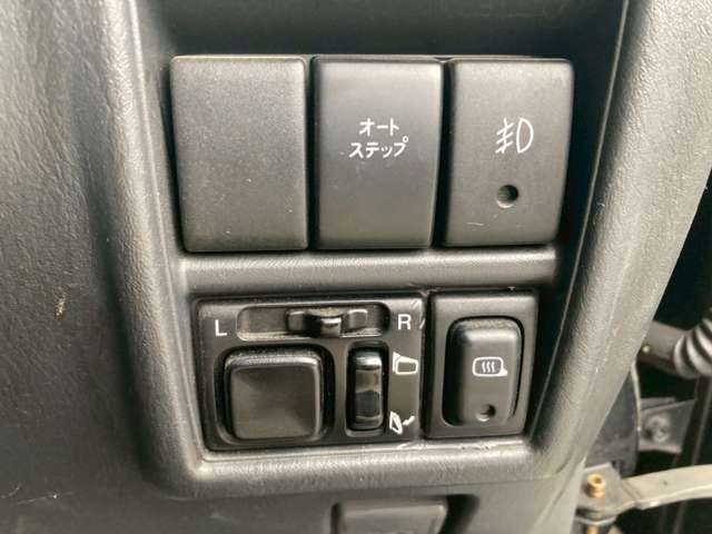 電車でご来店の際は、事前にお電話を頂けましたら「小田急線　伊勢原駅」までお迎えに参ります。お車でしたら、ナビで「神奈川県伊勢原市板戸247-1」と入力下さい。ご来店お待ちしております。