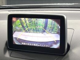 【バックカメラ】駐車時に後方がリアルタイム映像で確認できます。大型商業施設や立体駐車場での駐車時や、夜間のバック時に大活躍！運転スキルに関わらず、今や必須となった装備のひとつです！