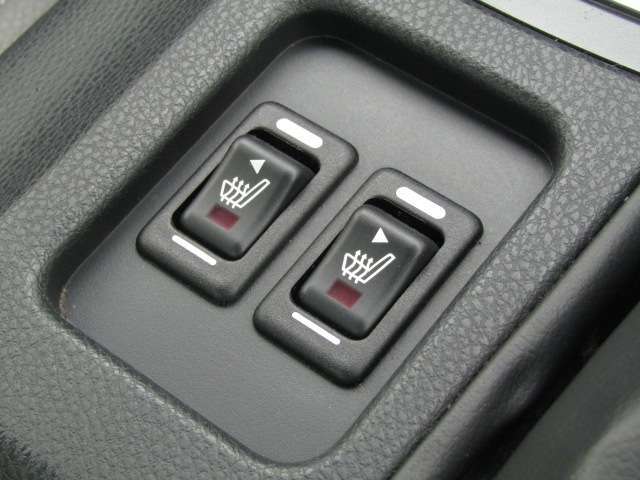 シートヒーター完備！　寒い季節でも瞬時に温めてくれますよ！
