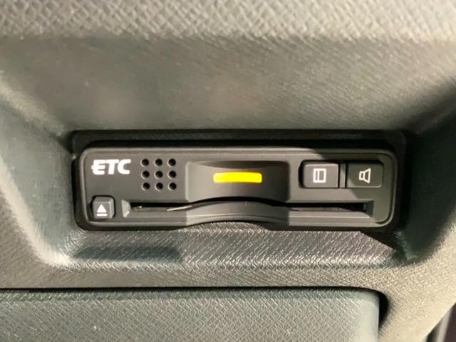 いまや快適なカーライフに欠かせないETCが付いています。