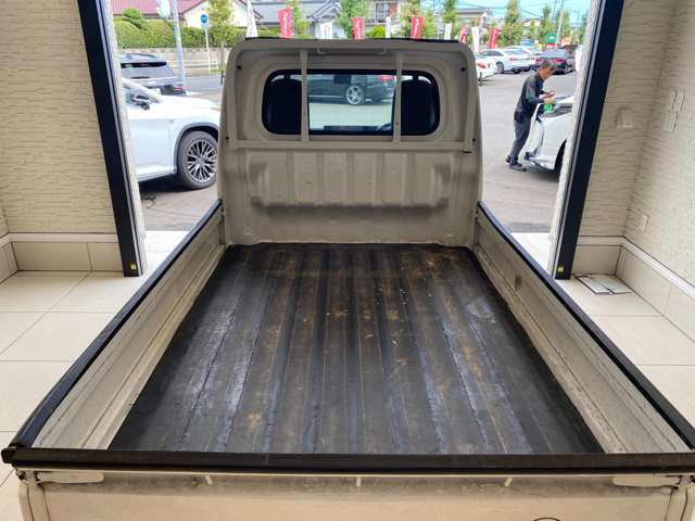 車両保管専用駐車場に移動している場合もございますので、現車確認の際には事前にご一報をいただけると、お待たせせずに現車確認が出来ます！