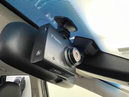 【ドライブレコーダー】映像・音声などの運転中の記録を残します。事故などを起こした起こされた時の証拠になりえますので、もしも時でも安心ですね。